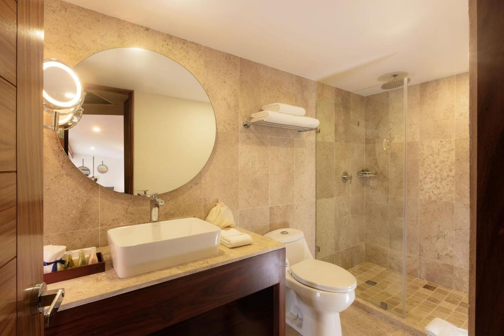 Honeymoon Suite Jacuzzi Ocean Front,1689829073:JPEG